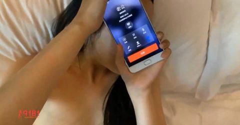 撩妹大神D哥私会背着老公出来偸情的小贱人边肏边与老公打电话听到呻吟声不对被骂刺激对白淫荡 KM  - YELAI Home Make Videos[]