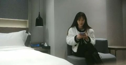 168CM高挑女神返场,一回生二回熟,这次更放的开骚浪的很扶着屌插入,你这个逼太紧了 KM  - YELAI Home Make Videos[]